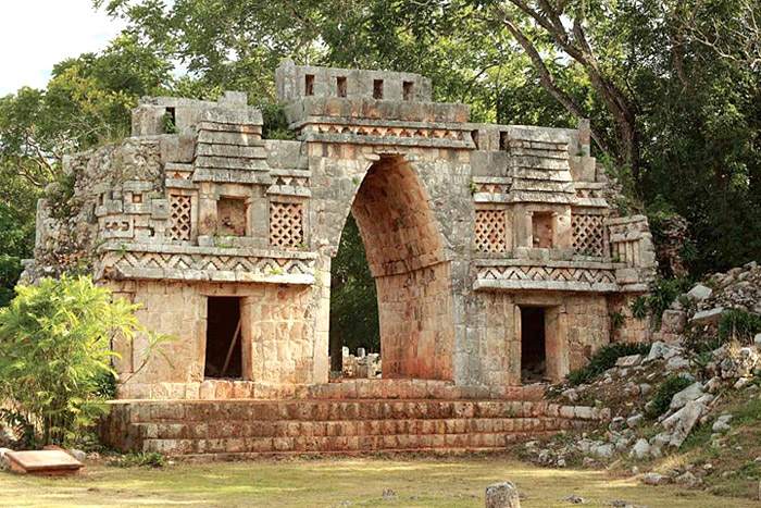 Arco representativo de la ciudad maya de Labna