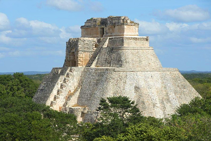 Piramide de Uxmal, una de las ruinas más hermosas de la cultura Maya